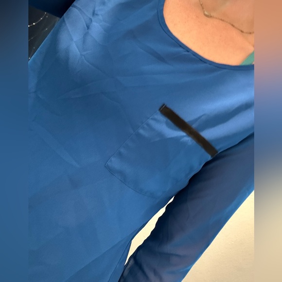 Back button up blouse - Picture 2 of 5